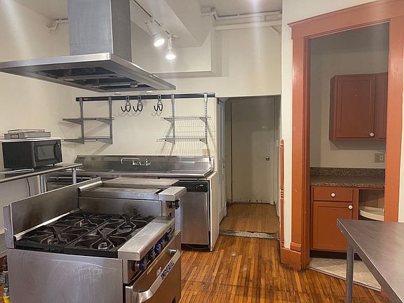 2nd image of 508 W Elm St #25b3115f8