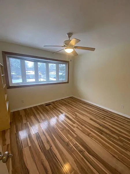 424 Tamarack Drive Waterloo — Photo 2