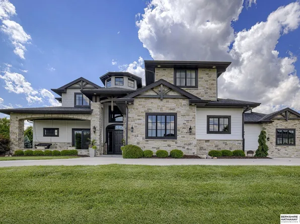 1708 S 218th Ave, Elkhorn, NE 68022