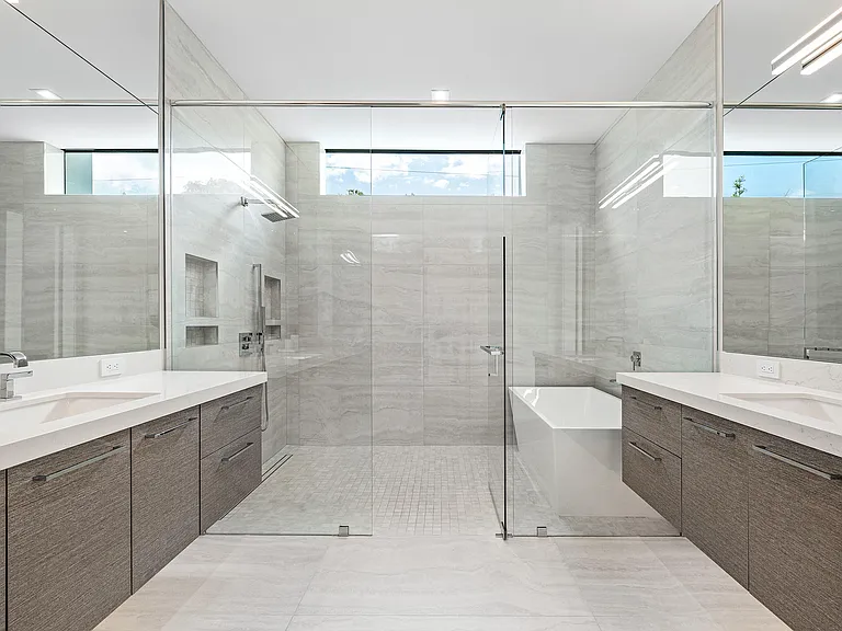 320 NE Wavecrest Way — Photo 42
