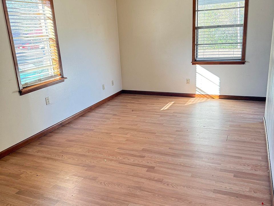 2nd image of 625 Kennedy