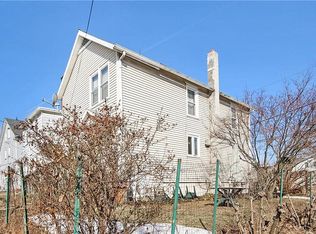 34 E Walnut St, Nazareth, PA 18064