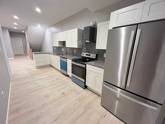 3rd image of 3237 Dawson St #2