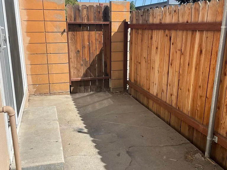 1331 N San Gabriel Ave #12 — Photo 15