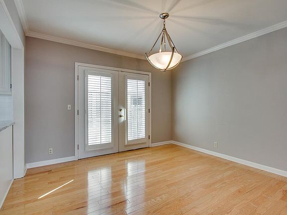 5th image of 109 Saint Charles Pl