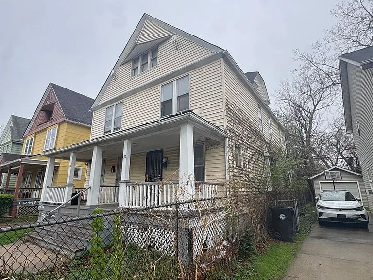 632 E 101st St — Photo 2