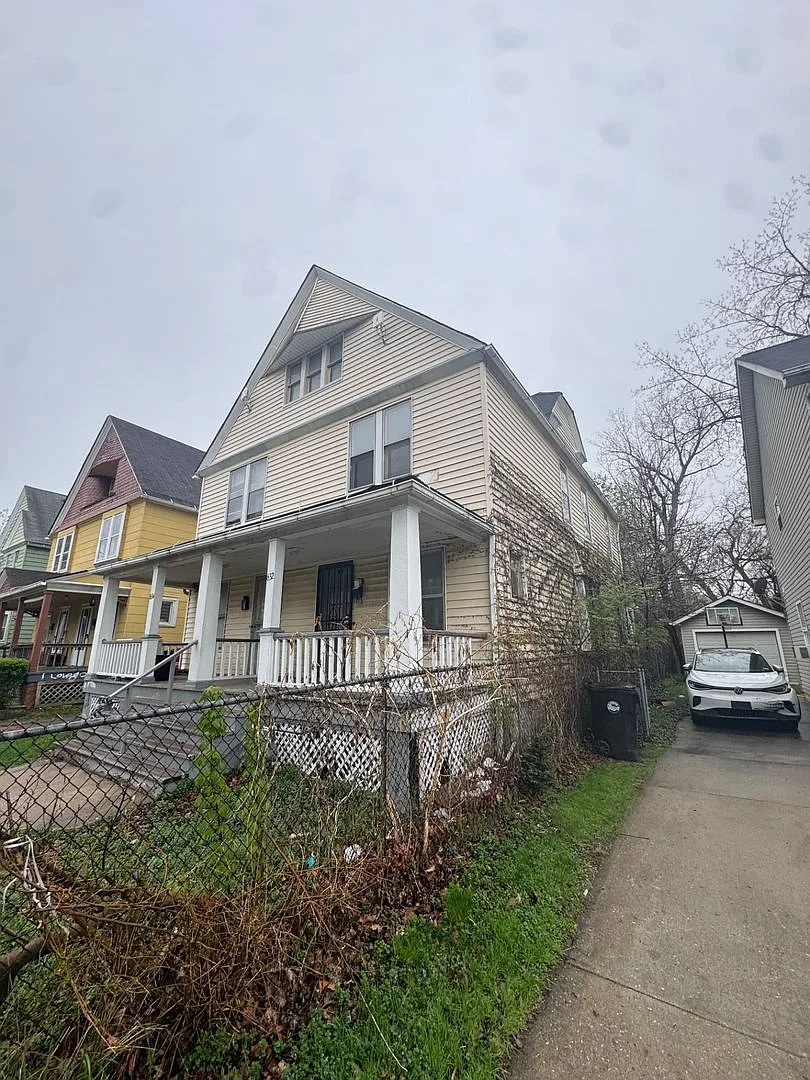 Building Photo - 632 E 101st St