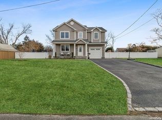 15 Paumanake Rd, Blue Point, NY 11715