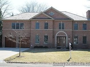 1033 Woodlawn Rd, Glenview, IL 60025