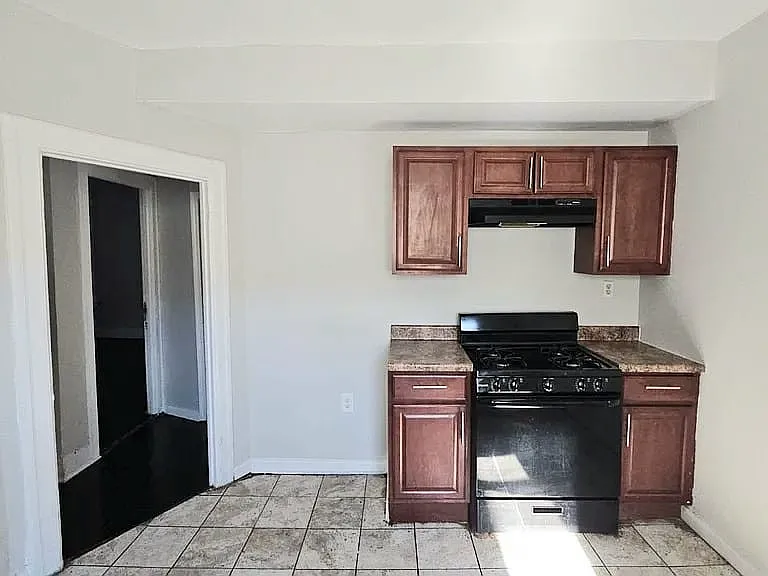 58-60 Clinton Pl #2B — Photo 2