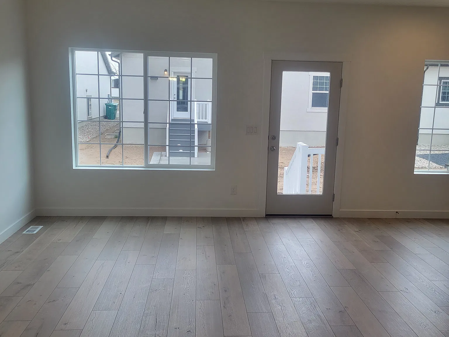 3 Bedroom West Haven Home! — Photo 3