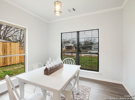 4th image of 1811 W Laurel