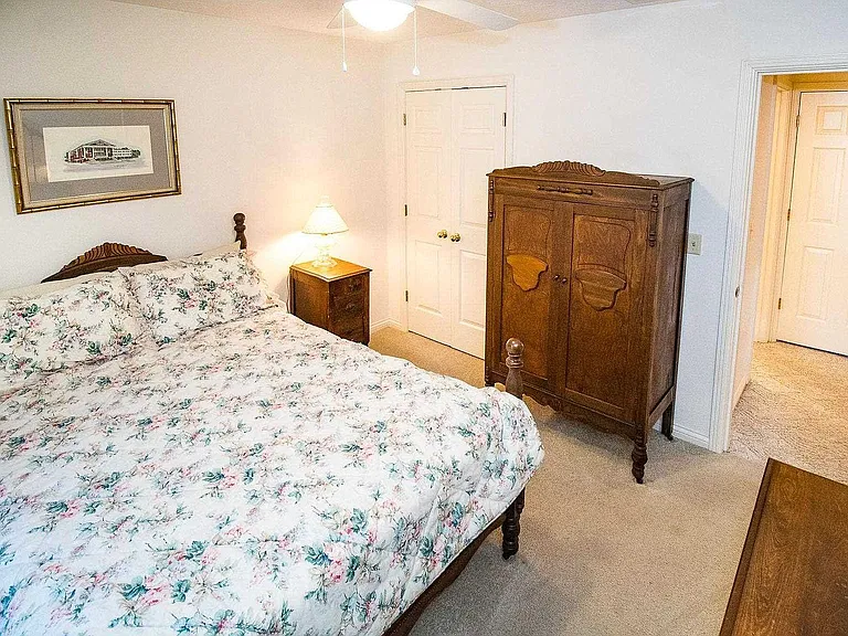 7844 Crystal Ct — Photo 18