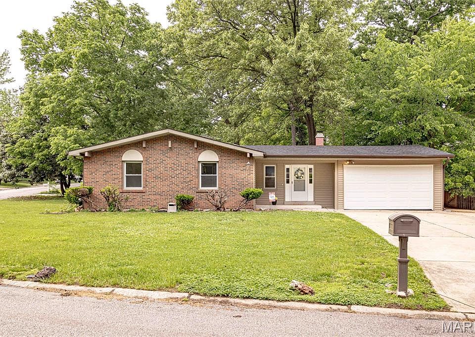 1st image of 415 Montbrook Dr