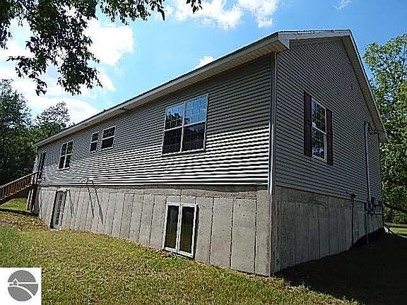 4th image of 9495 River Bend Dr