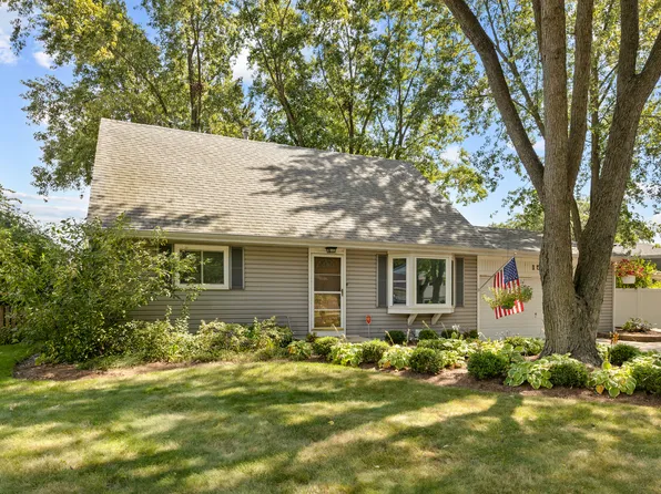 1552 Jobe Ave, Saint Charles, IL 60174