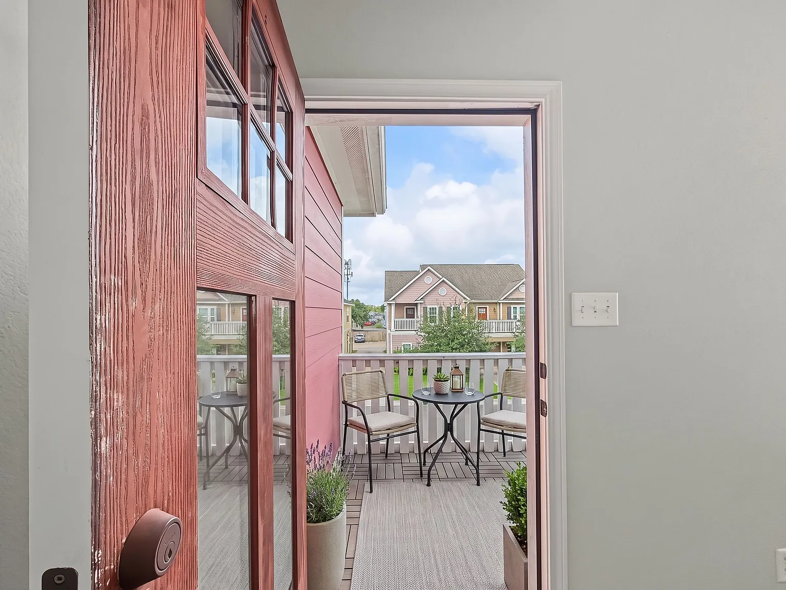 4 bed, 4.5 bath, 1747 sqft, $3,400 — Photo 3