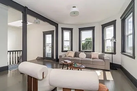 19 Peverell St #3