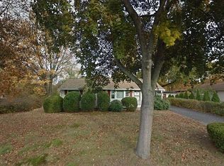 43 Sunset Dr, Springfield, MA 01109