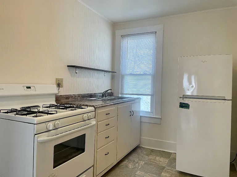 205 S 4th St #B — Photo 5