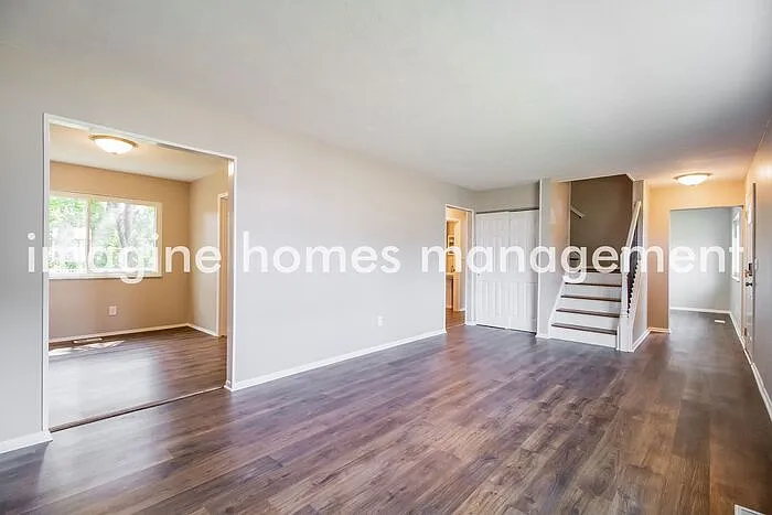 4 bed, 2.5 bath, 1960 sqft, $2,494 — Photo 2