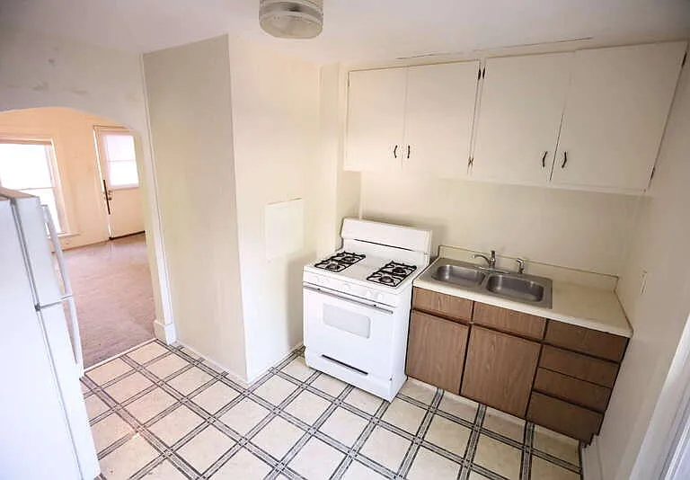 112 S 8th St #5 — Photo 3