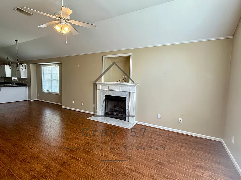 2071 Village Ln — Photo 2