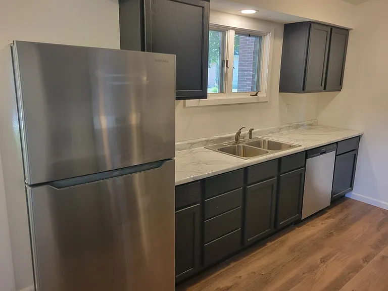 305 Naples Dr — Photo 8