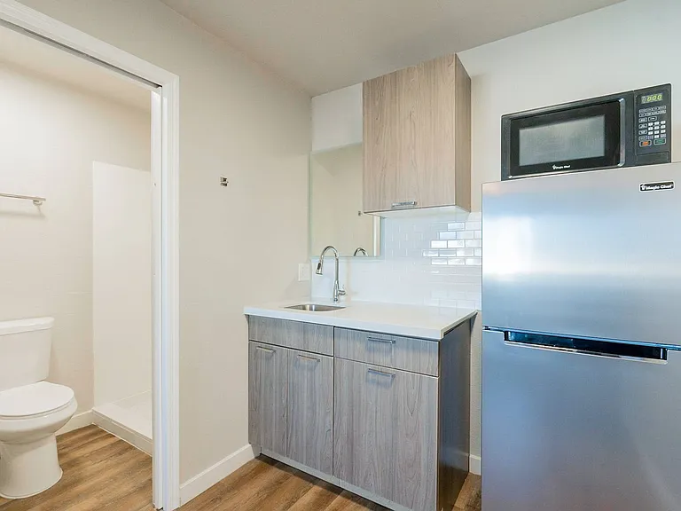 Sunset Sound Studio Apartments — Photo 6