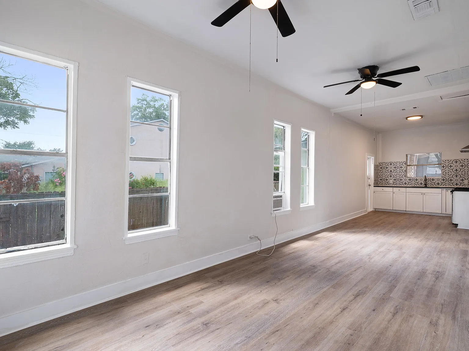 2 bed, 737 sqft, $1,200 — Photo 3