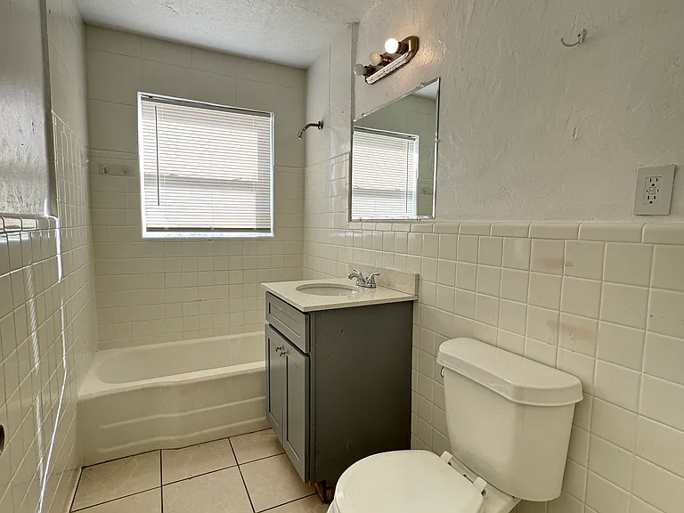 2038 NW 25th St #9 — Photo 15