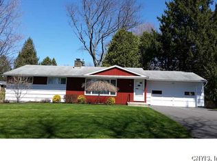 211 Burlington Dr, Manlius, NY 13104