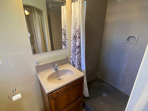 3rd image of 143 E 100 S Suite 1