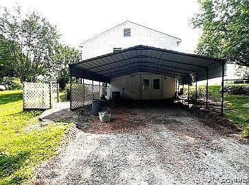 4th image of 15740 Redmore Ln