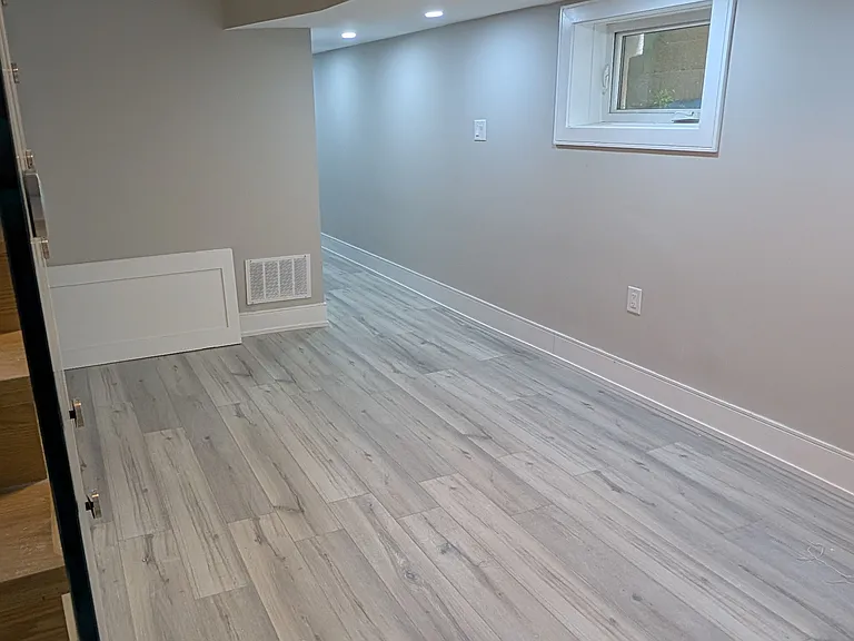 2099 Dufferin St — Photo 23