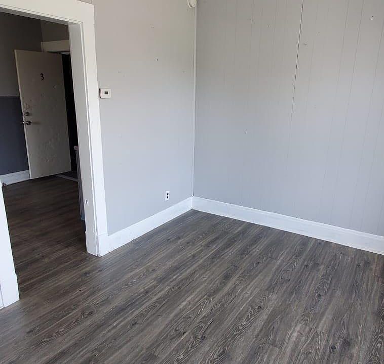 1st image of 3560 W 49th St APT 3
