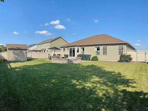 5th image of 210 S Primrose Dr