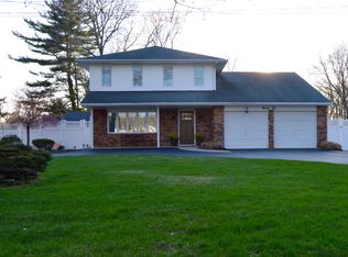 92 Grand Blvd, Islip, NY 11751