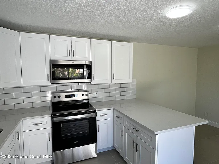 1717 Erin Ct NE — Photo 15
