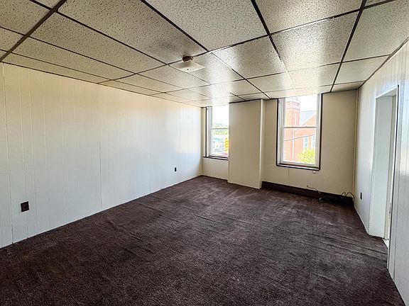 3rd image of 996 Jefferson Ave APT 17