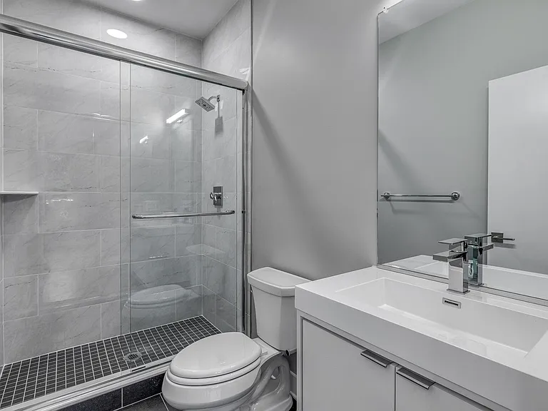 Brand New Luxury Apartments — Photo 16