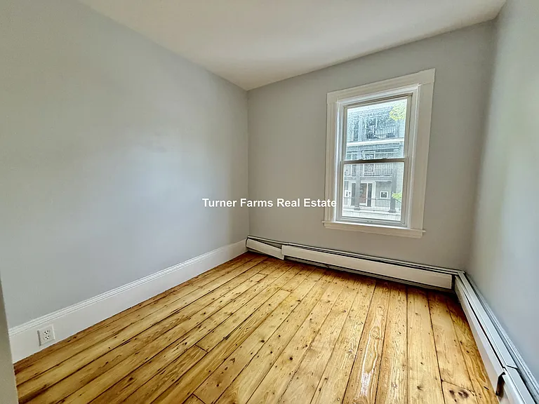 114 Woodstock St — Photo 9