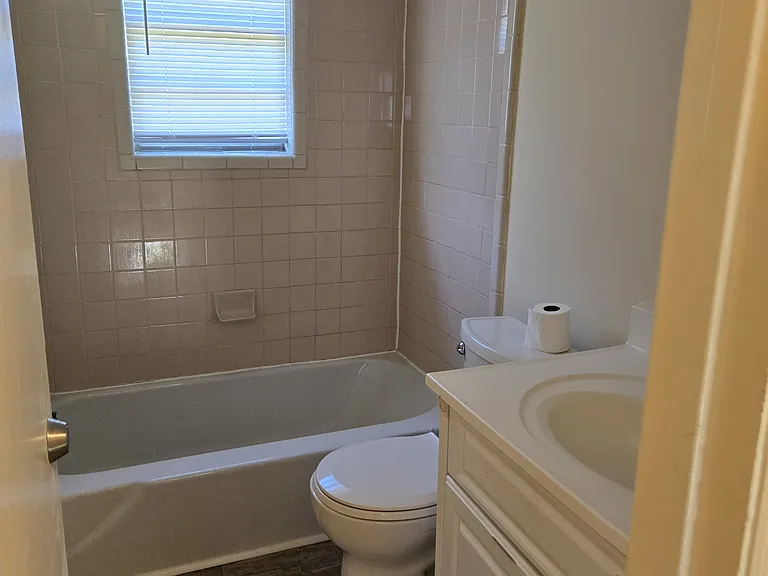 624 Middle St #A — Photo 4