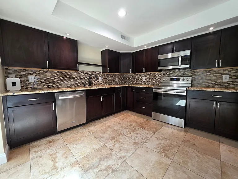 208 Pine Cone Trl — Photo 8