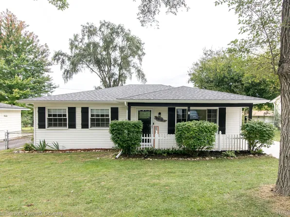 5258 Ethel St, Brighton, MI 48116