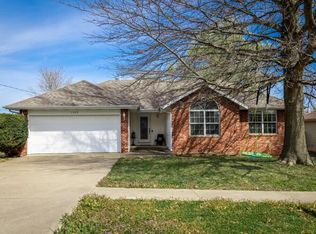 1823 W Farm Road 102, Springfield, MO 65803