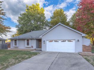 1113 SW Huntington Dr, Blue Springs, MO 64015