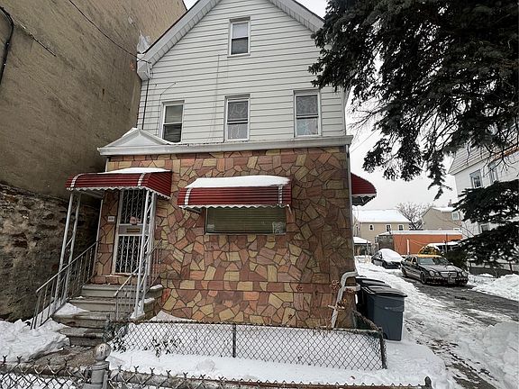 3rd image of 838 E 226TH Street