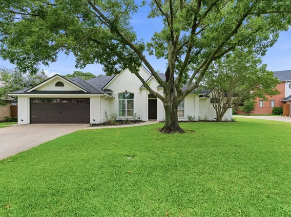 8 Waterwood Ct, Mansfield, TX 76063