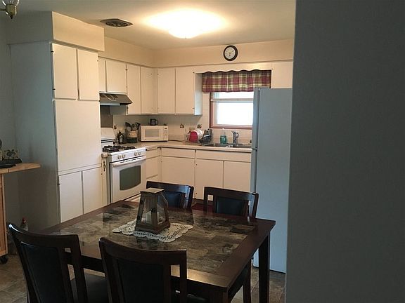 4th image of 102 W Poplar St